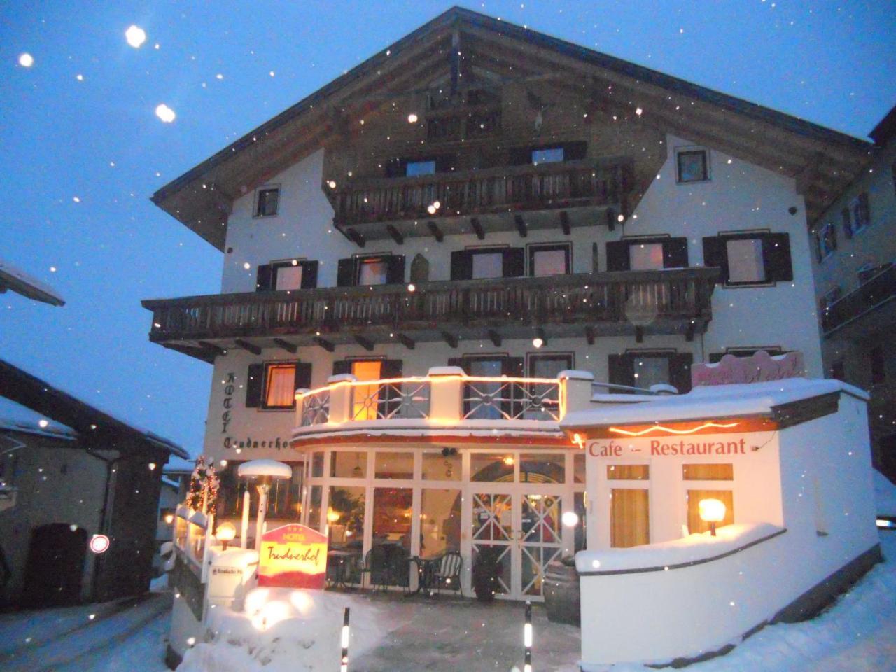 Hotel Trudnerhof Im Naturpark Trudnerhorn トローデナ エクステリア 写真